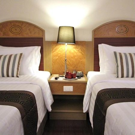 Grand Tower Inn Rama 6 Банкок Екстериор снимка