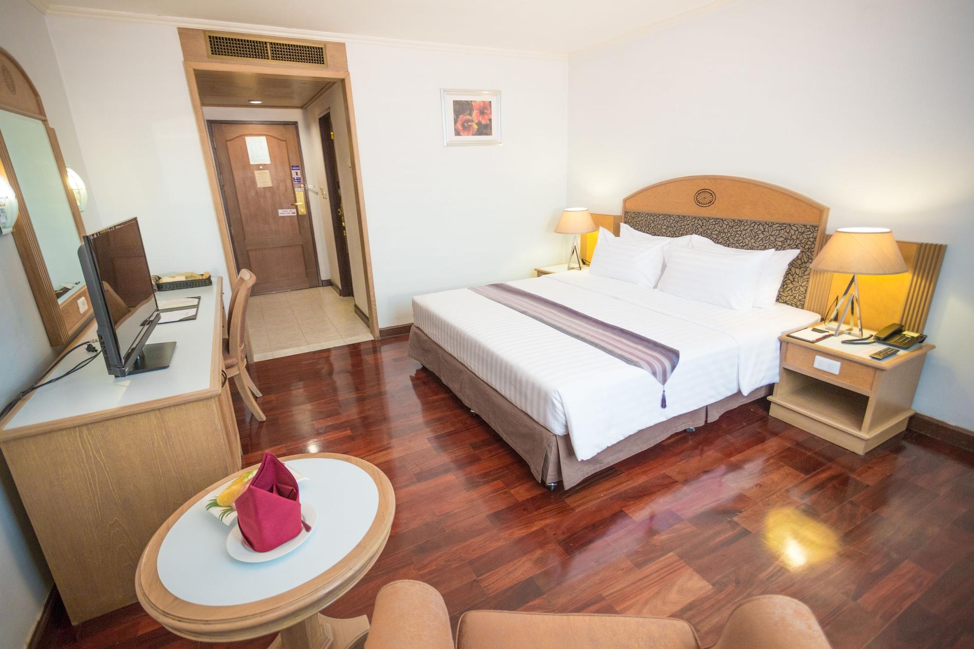 Grand Tower Inn Rama 6 Банкок Екстериор снимка
