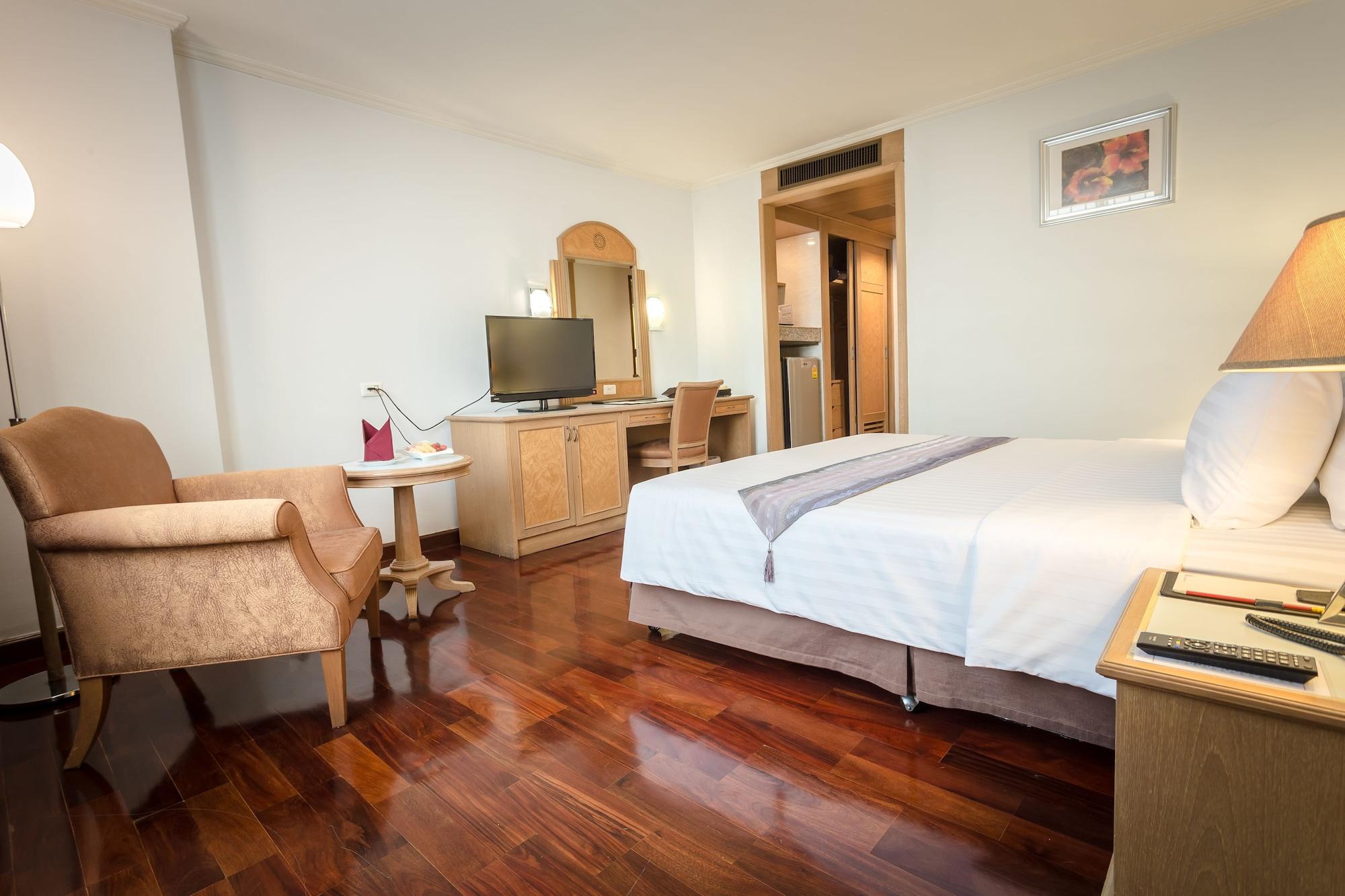 Grand Tower Inn Rama 6 Банкок Екстериор снимка