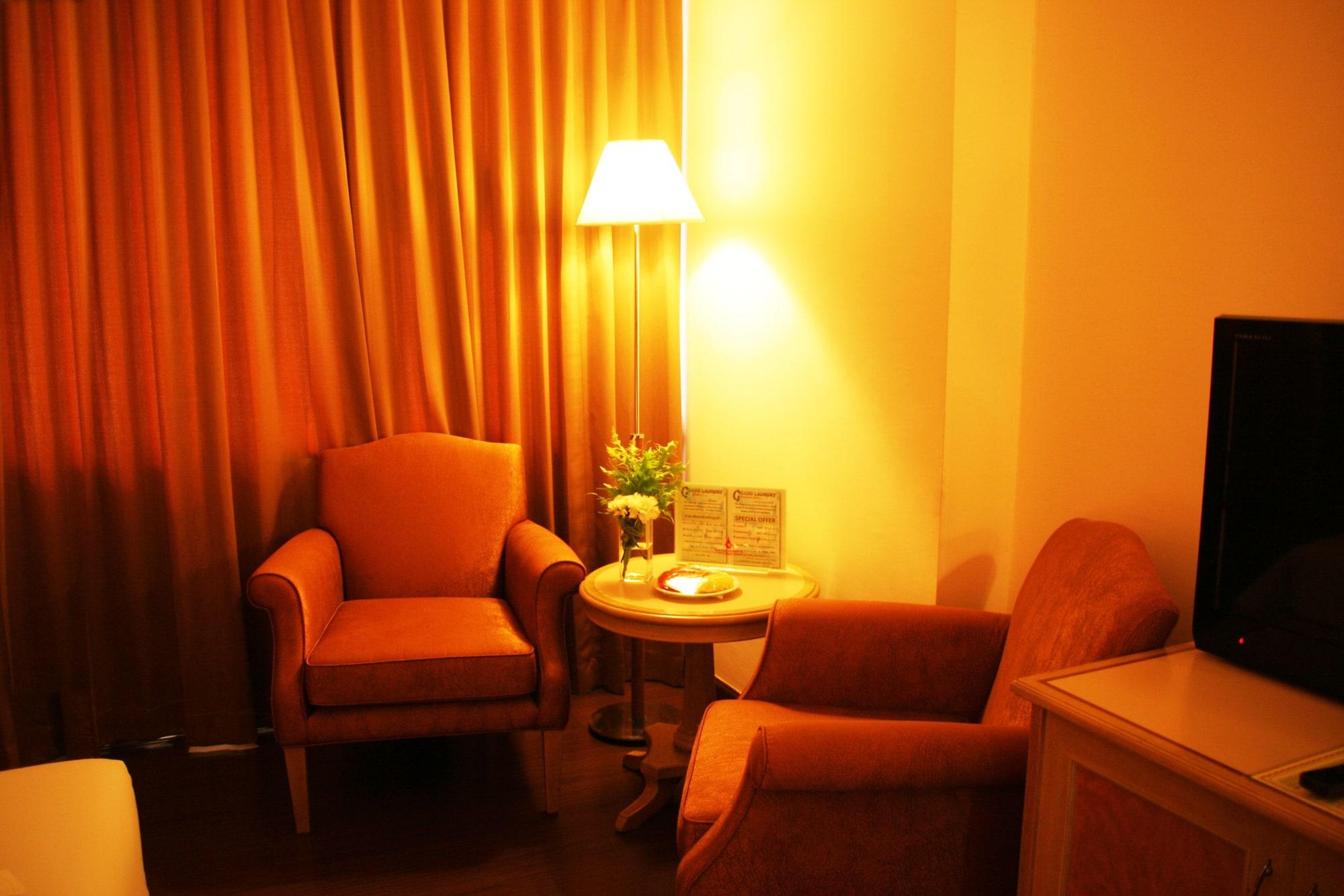 Grand Tower Inn Rama 6 Банкок Екстериор снимка