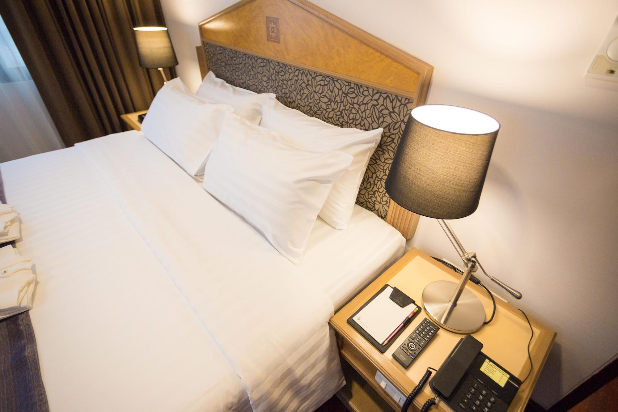 Grand Tower Inn Rama 6 Банкок Екстериор снимка