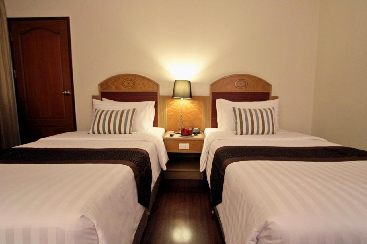 Grand Tower Inn Rama 6 Банкок Екстериор снимка