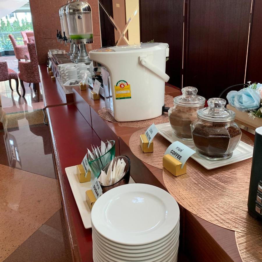 Grand Tower Inn Rama 6 Банкок Екстериор снимка