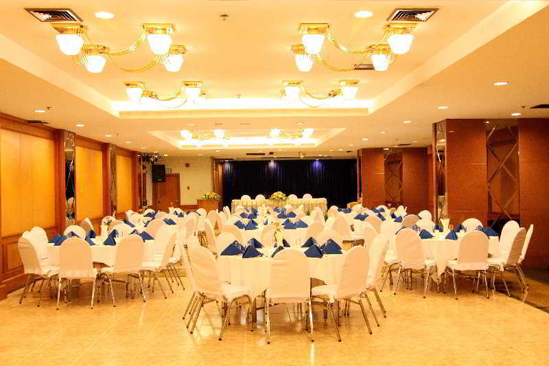 Grand Tower Inn Rama 6 Банкок Екстериор снимка