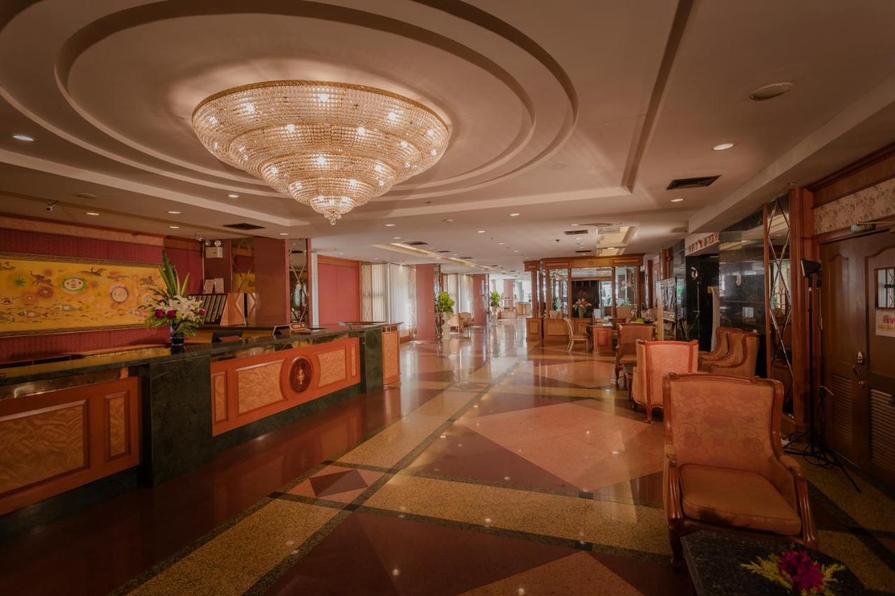 Grand Tower Inn Rama 6 Банкок Екстериор снимка
