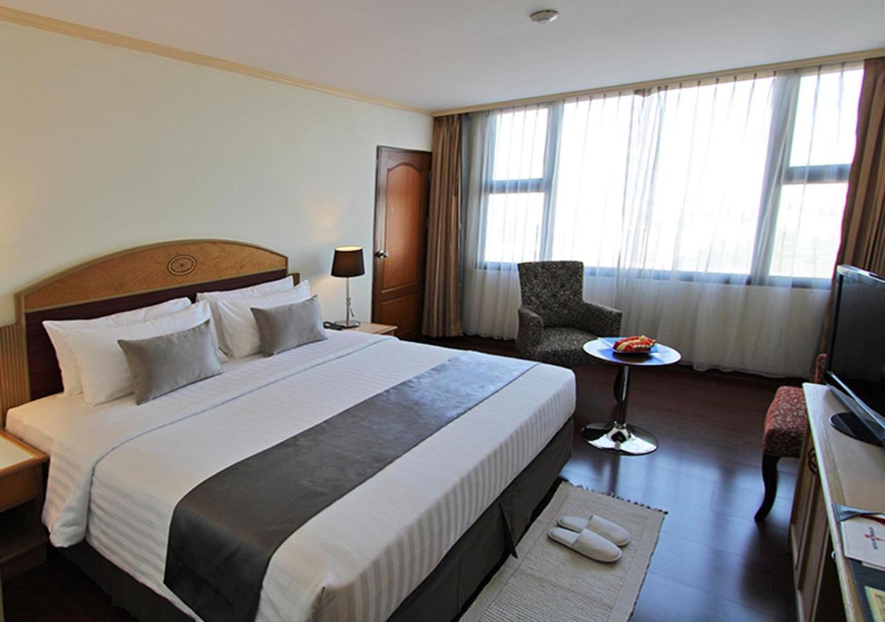 Grand Tower Inn Rama 6 Банкок Екстериор снимка