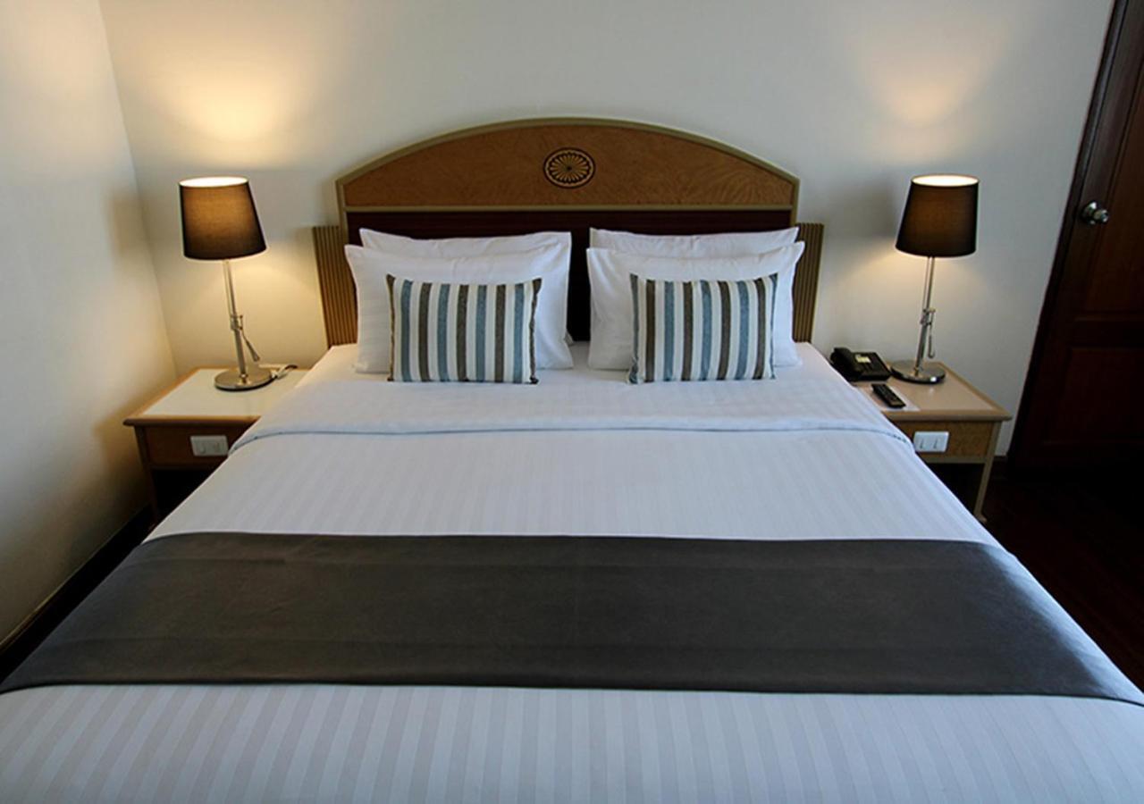 Grand Tower Inn Rama 6 Банкок Екстериор снимка